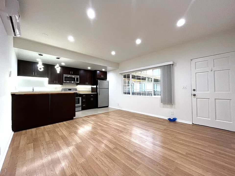 1830 Corinth Ave #11C