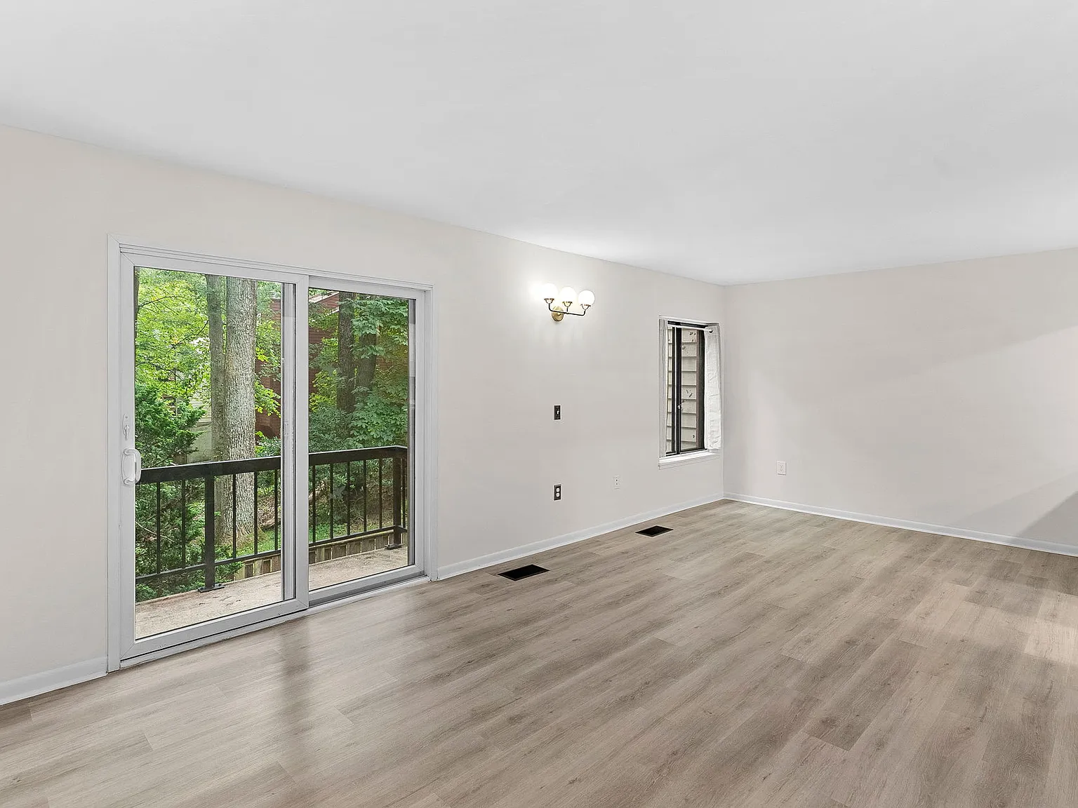 3 bed, 3.5 bath, 1691 sqft, $3,200 — Photo 2