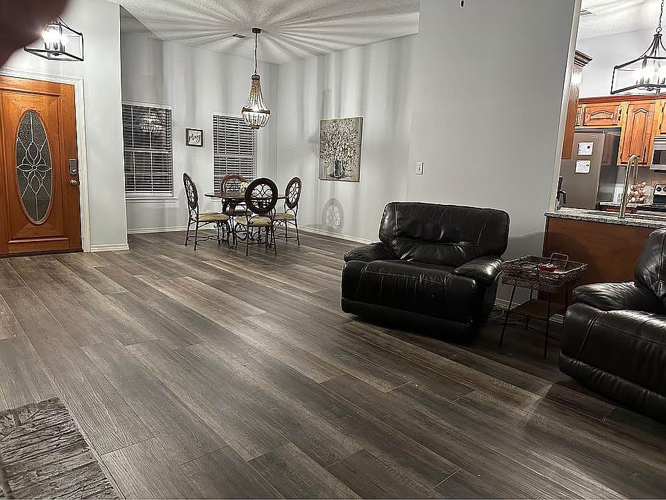 1st image of 15 Heatherland Dr