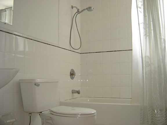 2nd image of 301 Palm Ave