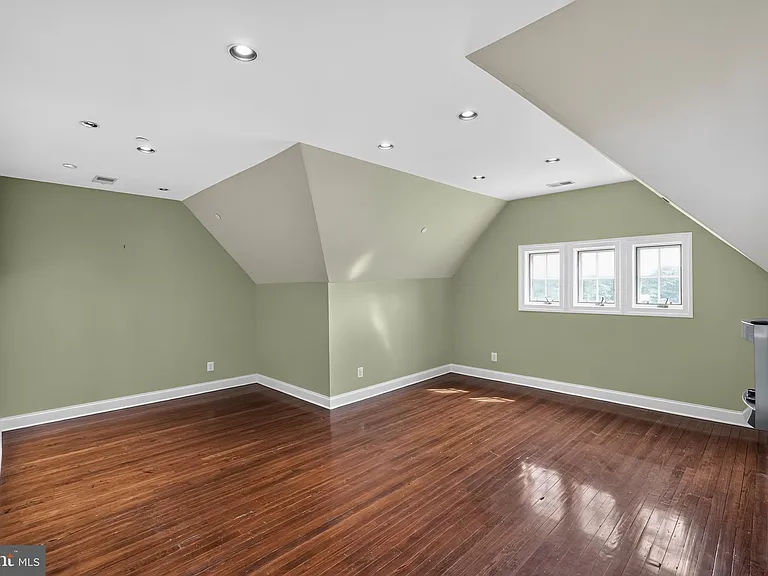 7220 Ridge Ave #G — Photo 6