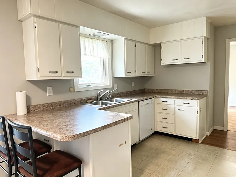 924 Princess Dr — Photo 5
