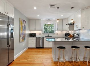 66 Prospect St APT 4, Marblehead, MA 01945