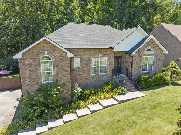 4092 Summit Dr, Greenbrier, TN 37073