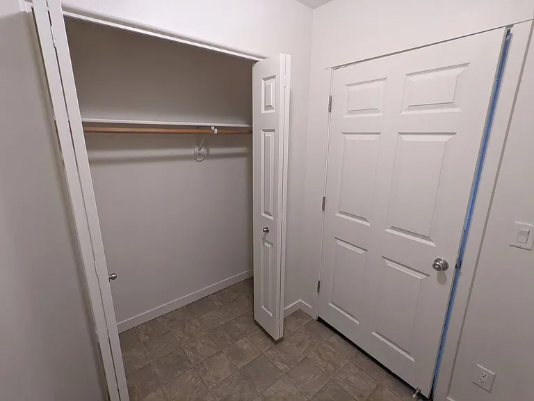 Halsey East Townhomes — Photo 5