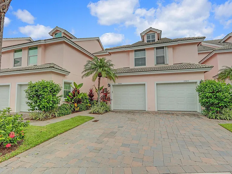 3306 Fairway Dr N — Photo 2