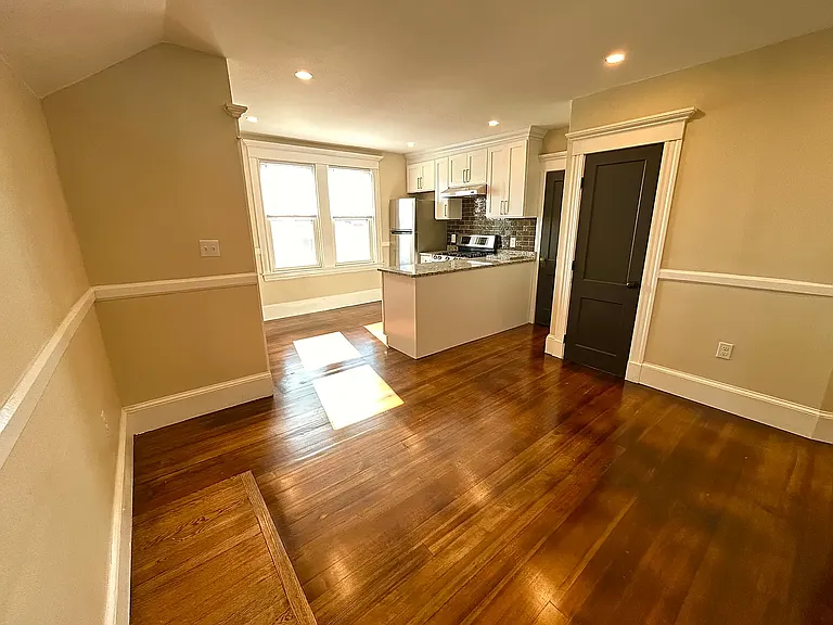 252 Central Ave #3 — Photo 4