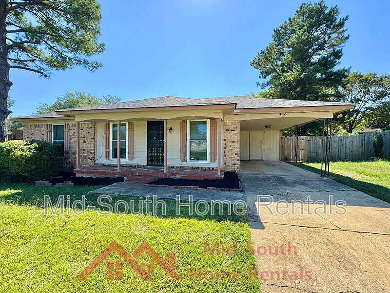 3 bed, 1.0 bath, 1061 sqft, $1,095 — Photo 3