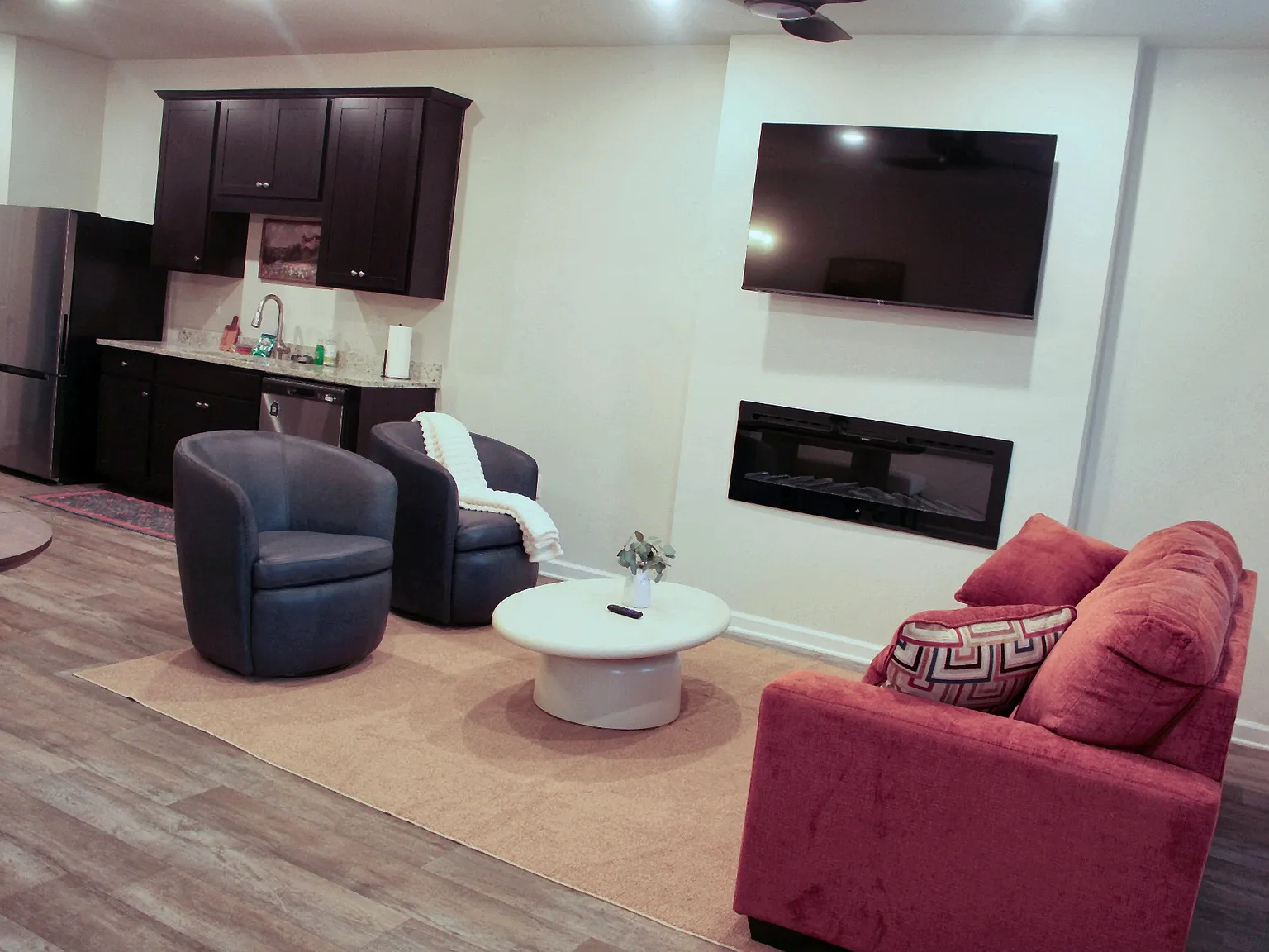 3247 Hamlet Dr — Photo 1