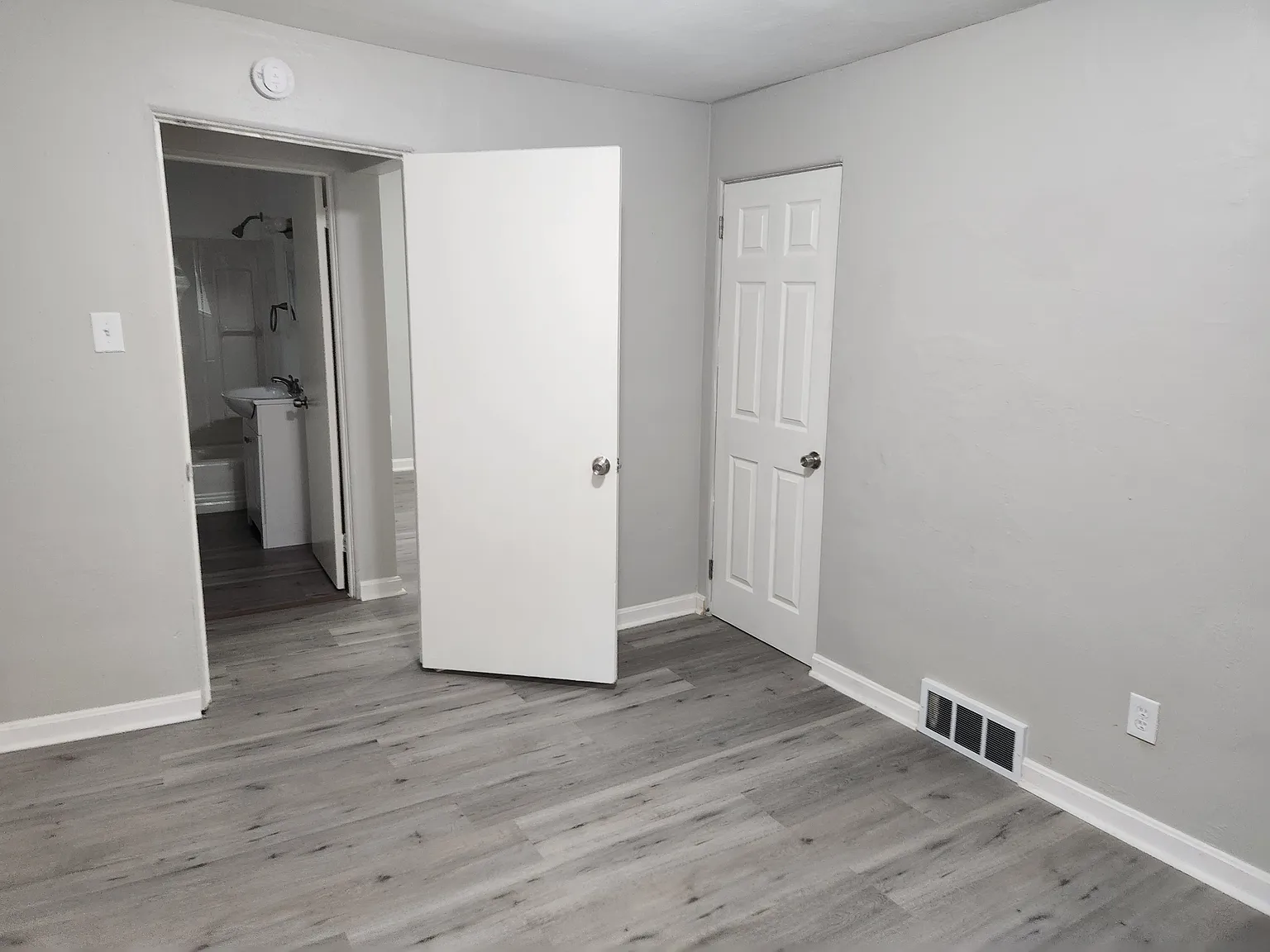 1 bed, 700 sqft, $1,080 — Photo 3