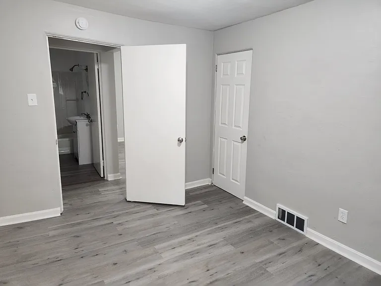 626 Summit Ave #1 — Photo 3