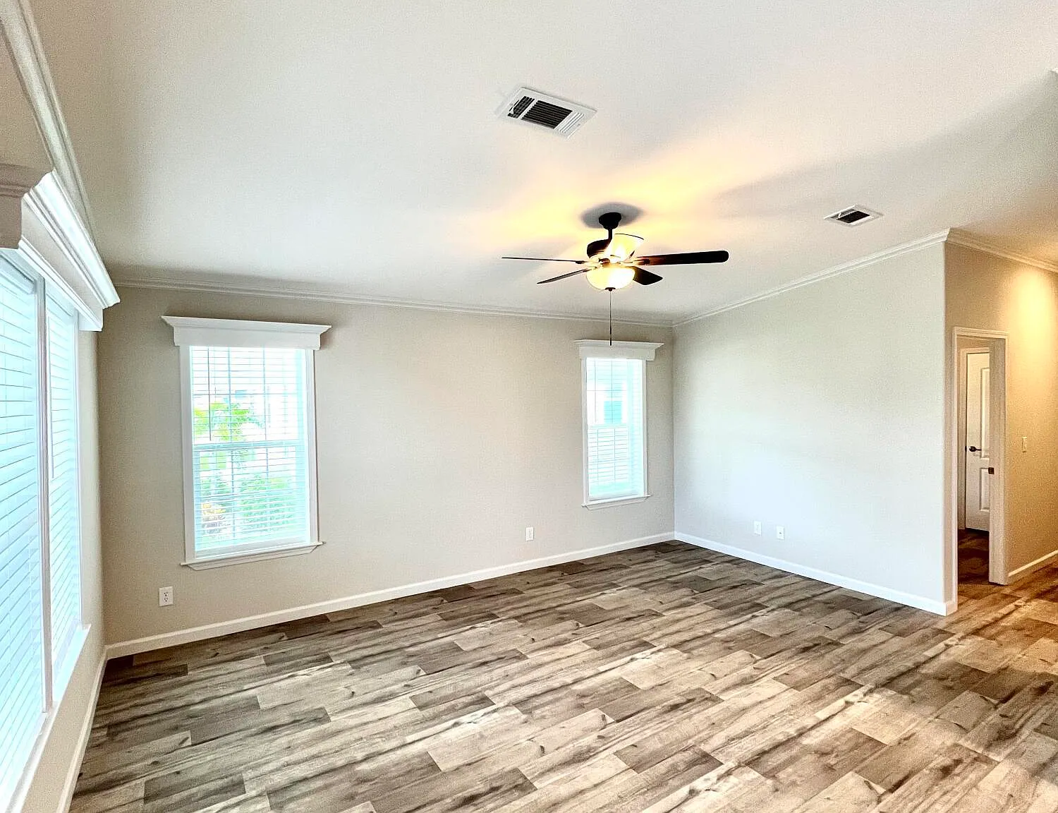 3 bed, 2.0 bath, 1372 sqft, $1,950 — Photo 3