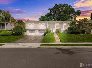 62 Harmon Rd, Edison, NJ 08837
