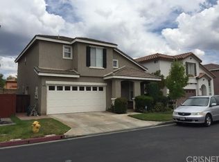 21561 Oak Dr, Saugus, CA 91350
