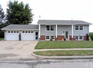 433 10th St, Manning, IA 51455