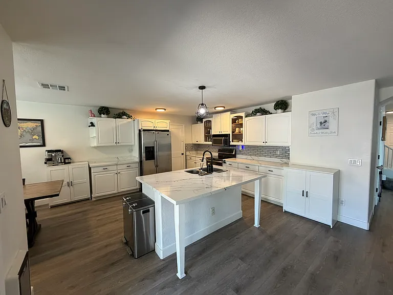 278 E Baylor Ln — Photo 8