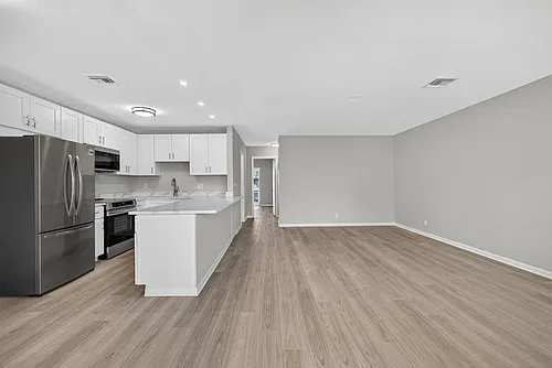 42 Easthampton B Photo 1