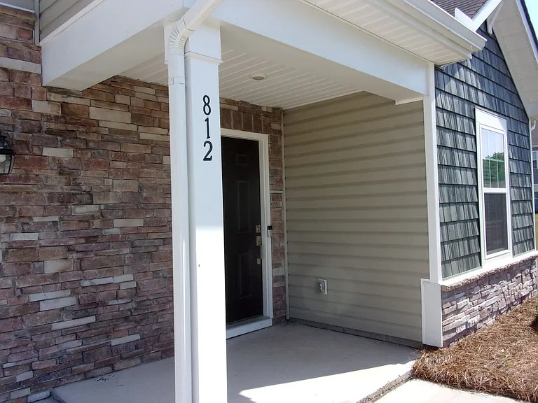 812 Wood Village Dr — Photo 3