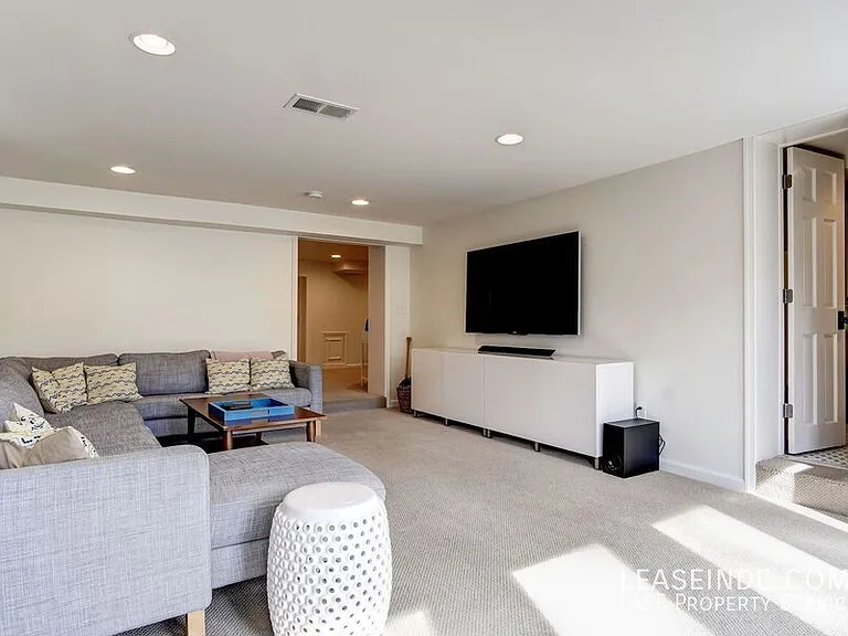 5433 31st St NW — Photo 22