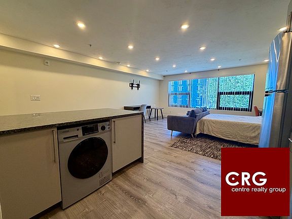 3rd image of 1028 Commonwealth Ave #U405
