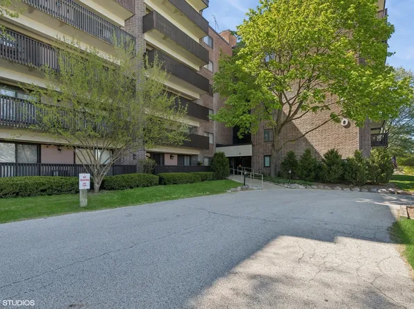 920 Vose Dr APT 605, Gurnee, IL 60031