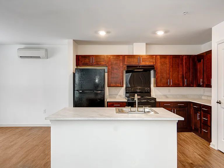 Clinton Woods Apartments — Photo 9