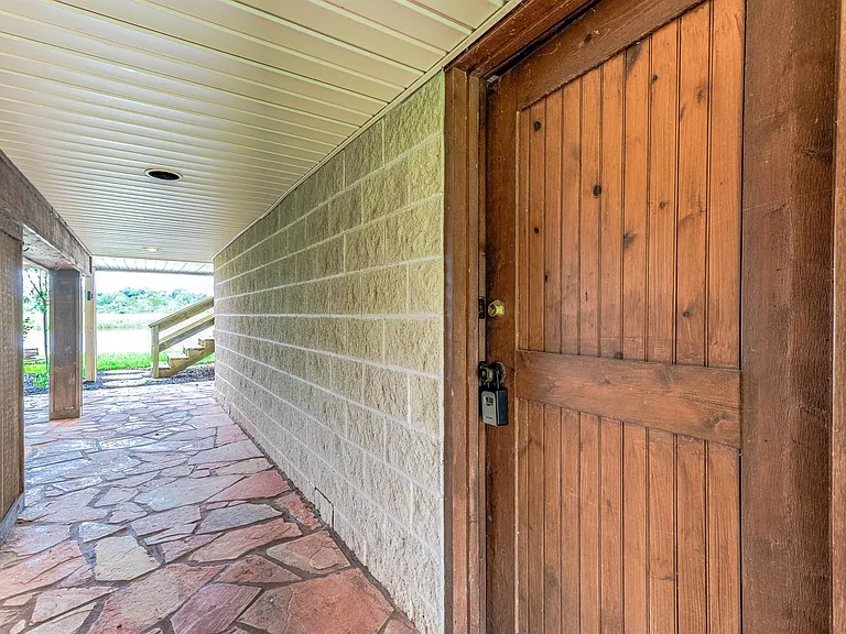 325 Palm Dr — Photo 15