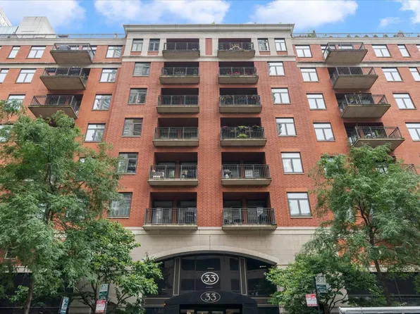 33 W Huron St APT 402, Chicago, IL 60654