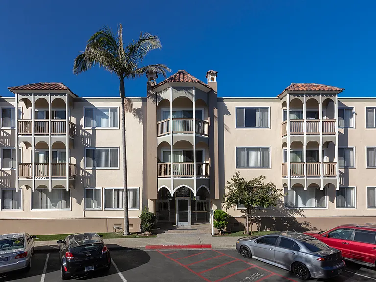 Westlake Apartments — Photo 22