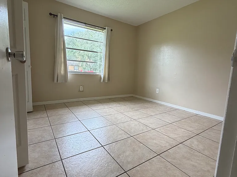 1561 S Boundary St #1 — Photo 9