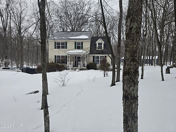 2nd image of 214 Primrose Ln