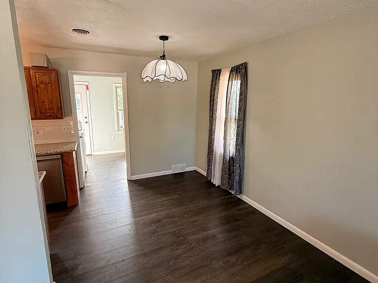 3105 N Lindsay Ave — Photo 11