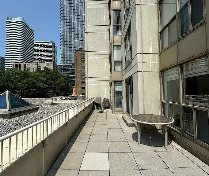 298 Jarvis St #307 — Photo 14