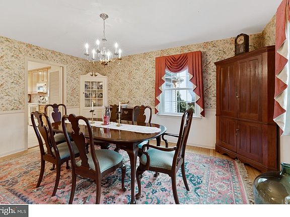3rd image of 121 Delview Dr