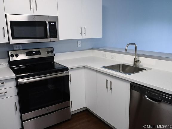 2nd image of 9779 Nob Hill Ct #9779