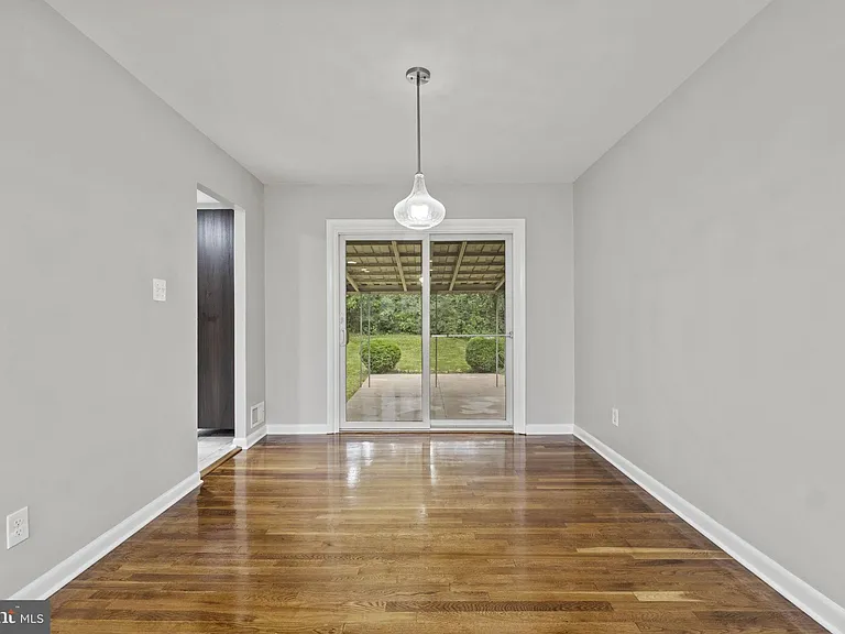 1110 Chiswell Ln — Photo 5