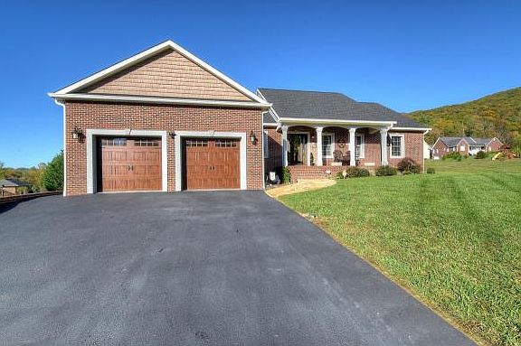 3rd image of 301 Sunrise Dr
