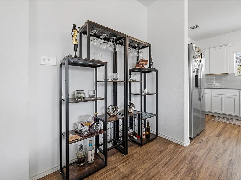 100 Wind Flower Ln — Photo 3