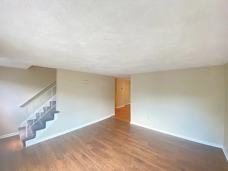 18 Profile Cir — Photo 8