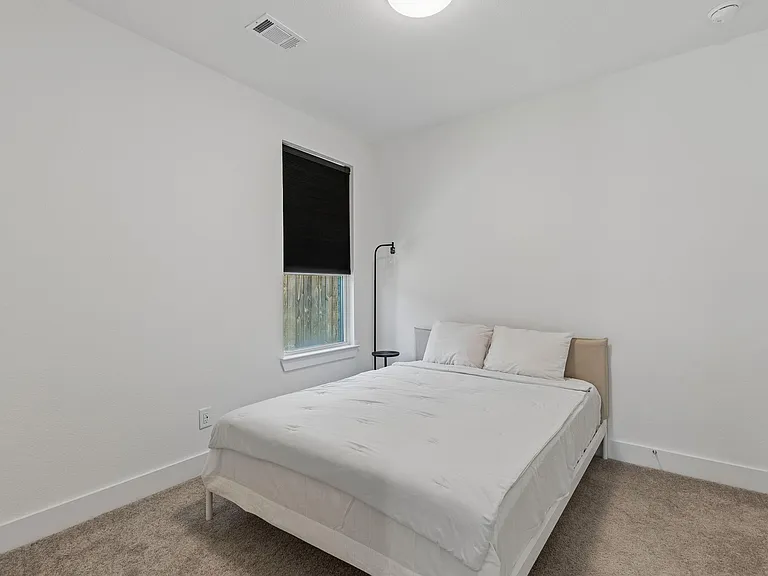 1613 Sandhill Ln — Photo 18