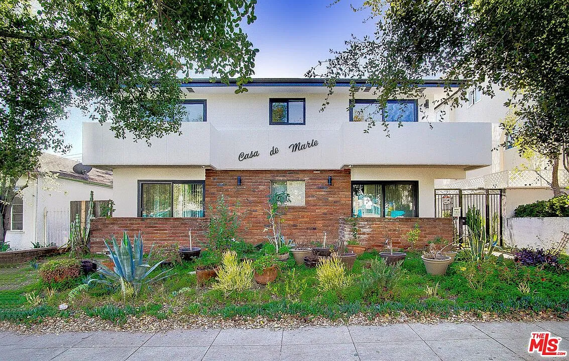 2 bed, 2.0 bath, 900 sqft, $5,100 — Photo 1