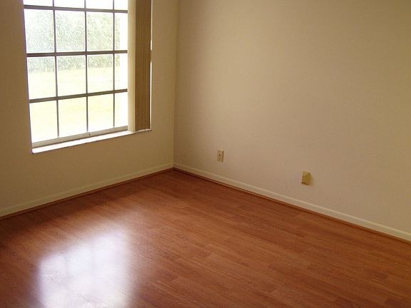 Laminate Wood in Bdrms