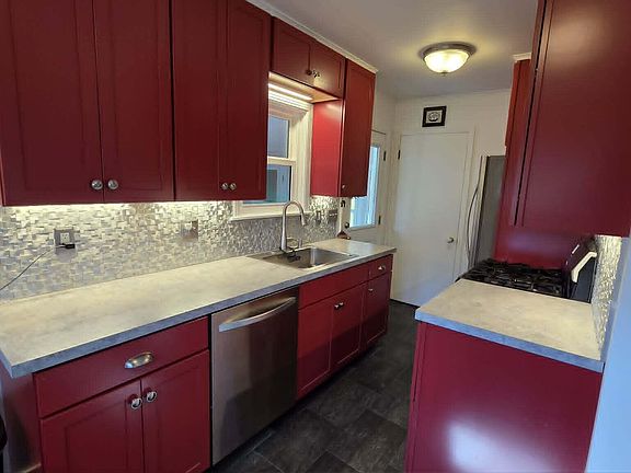4th image of 2093 Lakeshore Dr