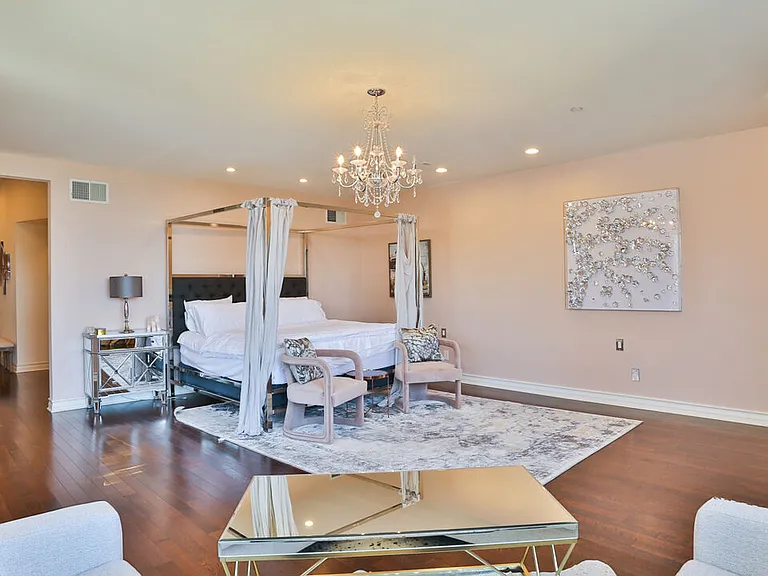 14445 Mulholland Dr — Photo 18
