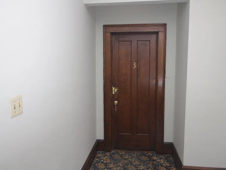 2119 E Kenilworth Pl #3 — Photo 9