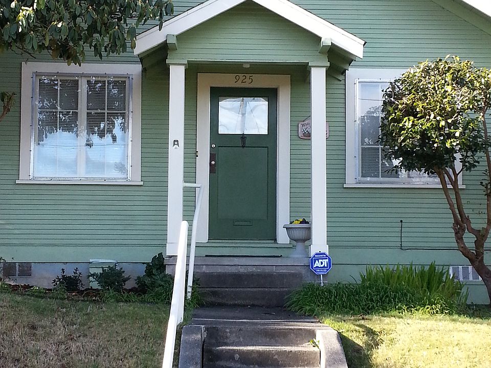 Cute 1924 Bungalow
