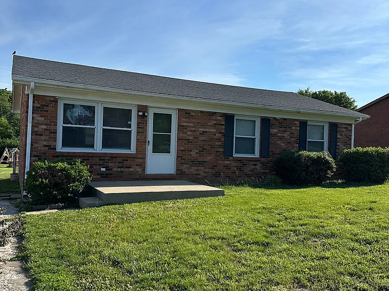 304 E Brown St — Photo 1