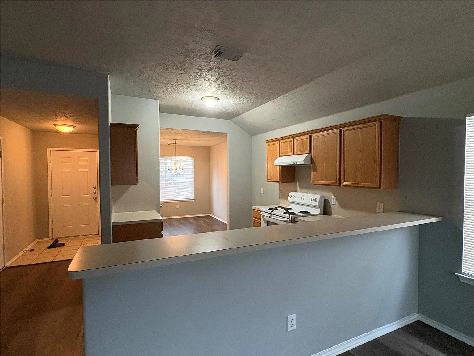 3 bed, 2.0 bath, 1458 sqft, $1,845 — Photo 4