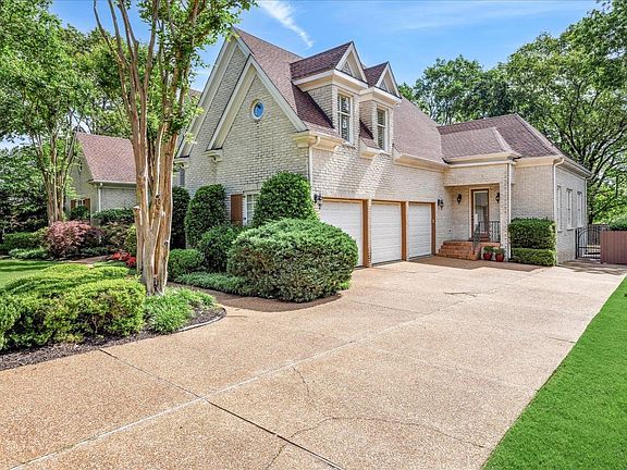 3rd image of 3258 Kenney Dr