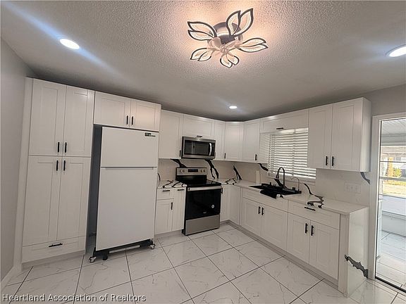2nd image of 3002 Spinks Rd